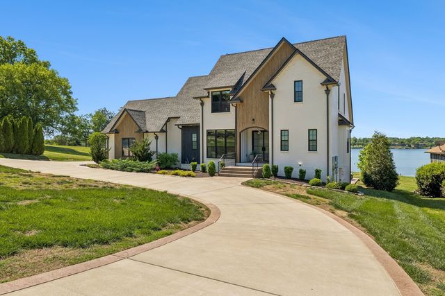 112 Sterling Rd, Hendersonville