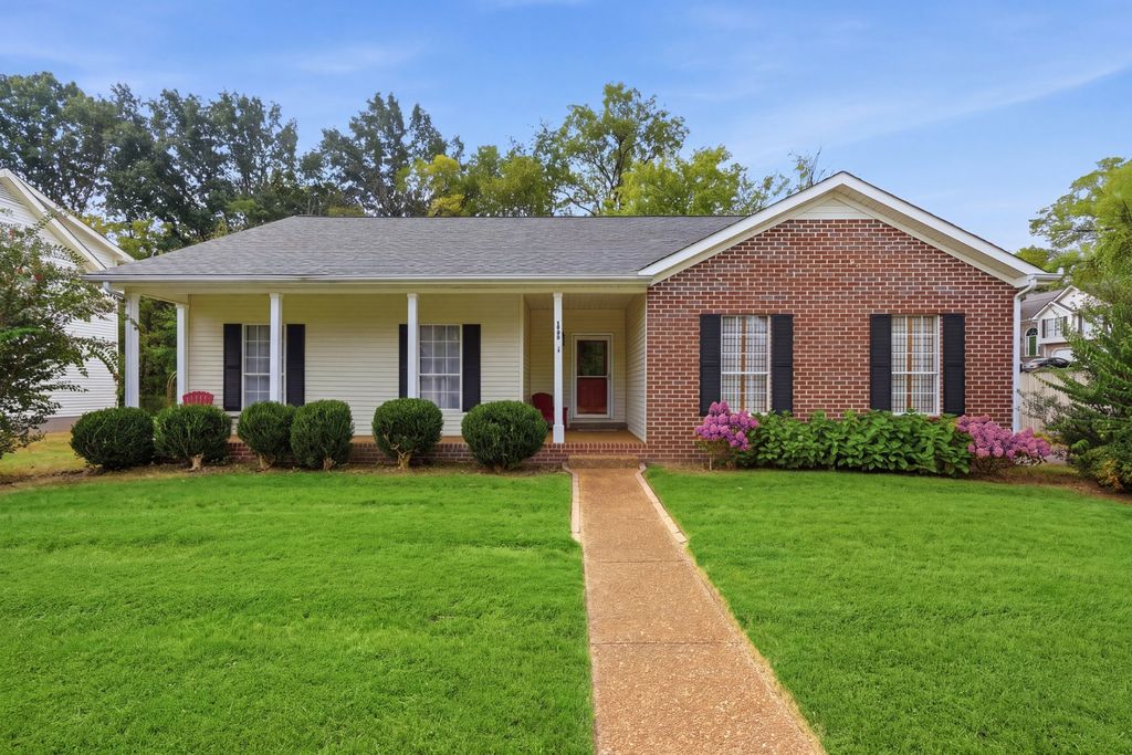 1599 Birchwood Cir, Franklin