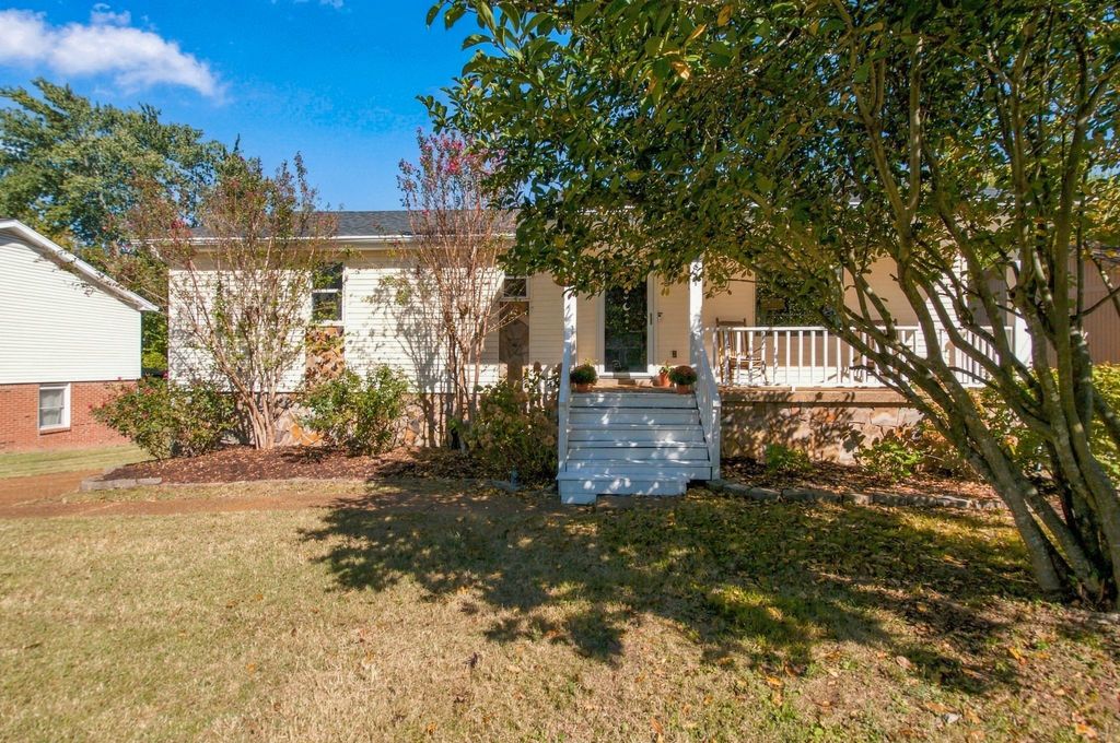 881 Beech Bend Dr, Nashville