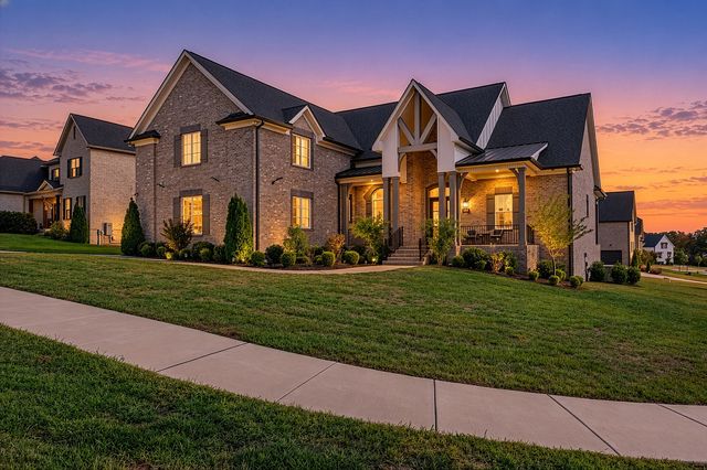 1011 Keeneland Dr, Gallatin