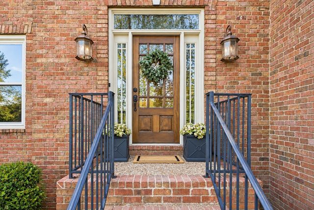 100 Saddlebridge Ln, Franklin