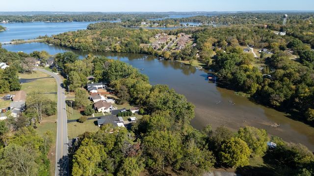 425 Lakeshore Dr, Old Hickory