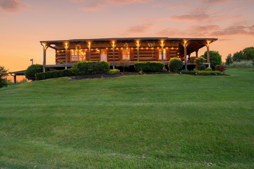 812 New Shackle Island Rd, Hendersonville