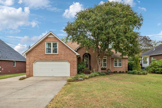 406 Shadowood Dr, Smyrna