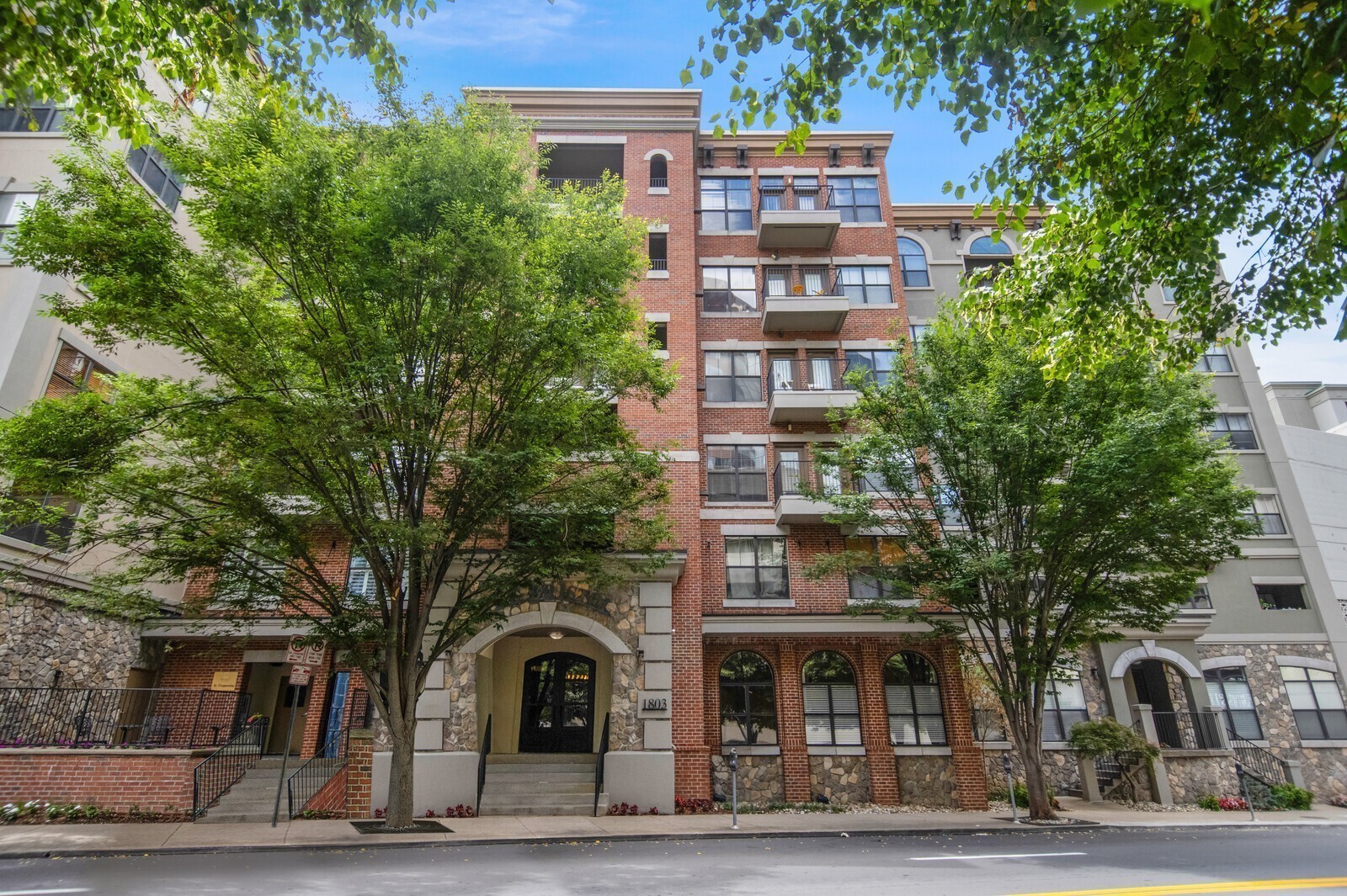 Photo for MLS 3615216 in 1803 Broadway 611 Nashville, TN - 37203
