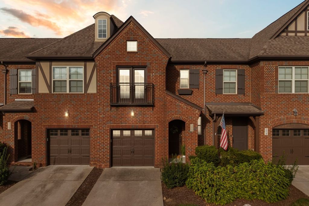216 Bixby Private Ln, Hendersonville