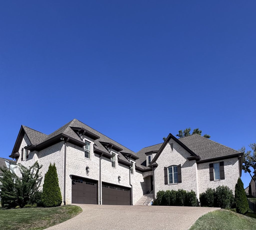 395 Arrow Ct, Hendersonville
