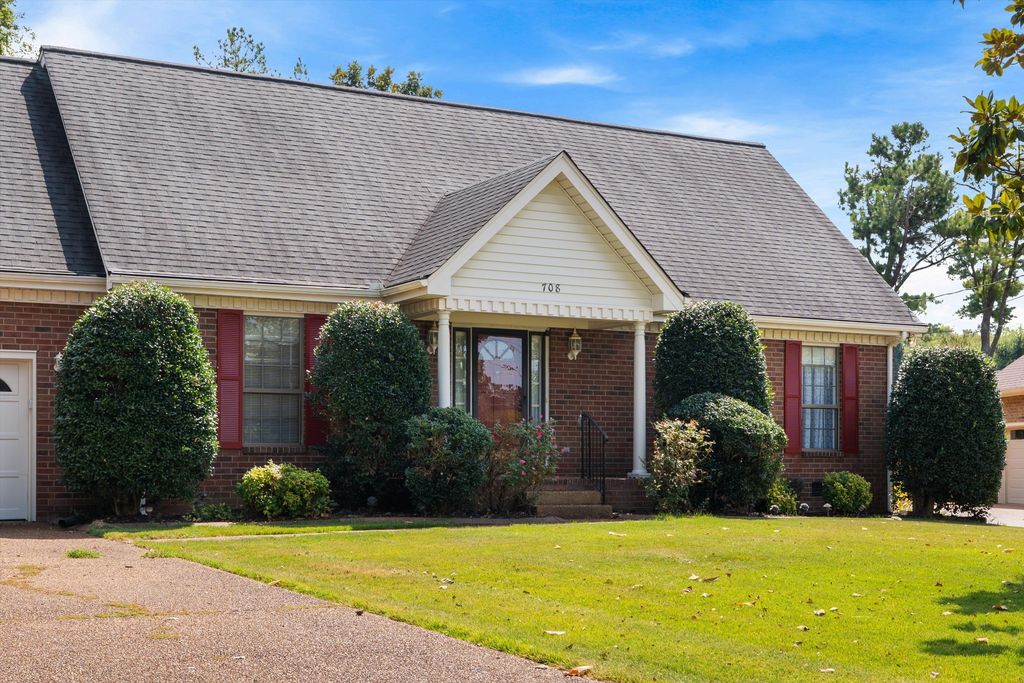 708 Saddle Trail Ct, Hermitage
