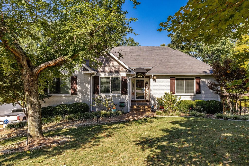 307 Dorris Ct, Hendersonville