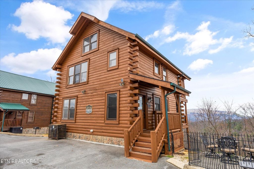 2833 White Oak Ridge Lane, Sevierville