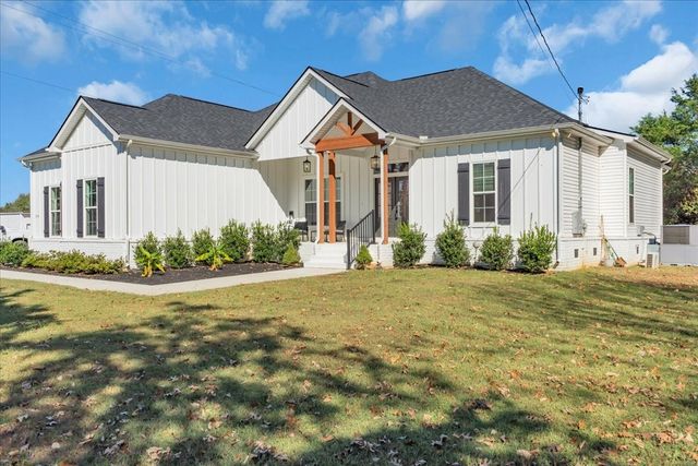 114 Cunningham Ln, Shelbyville