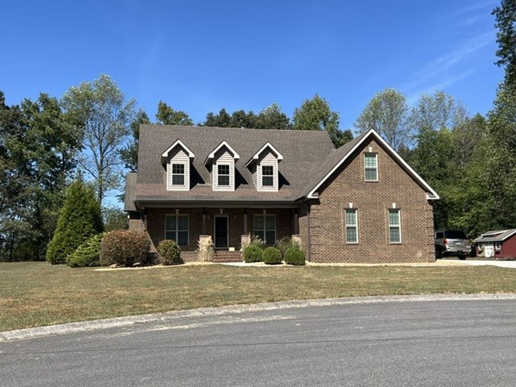 215 Bruce Dr, Manchester
