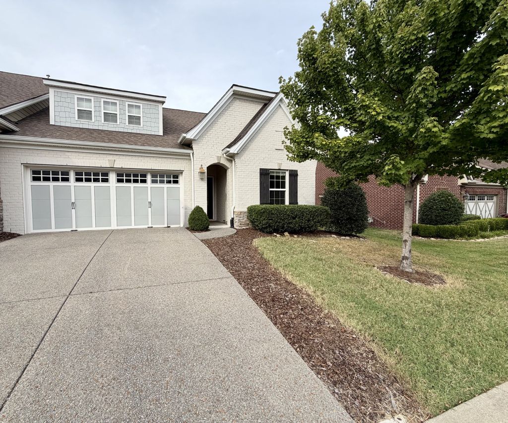 113 Dayflower Dr, Hendersonville