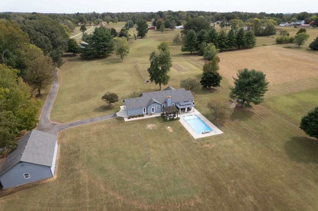 8132 Cairo Bend Rd, Lebanon
