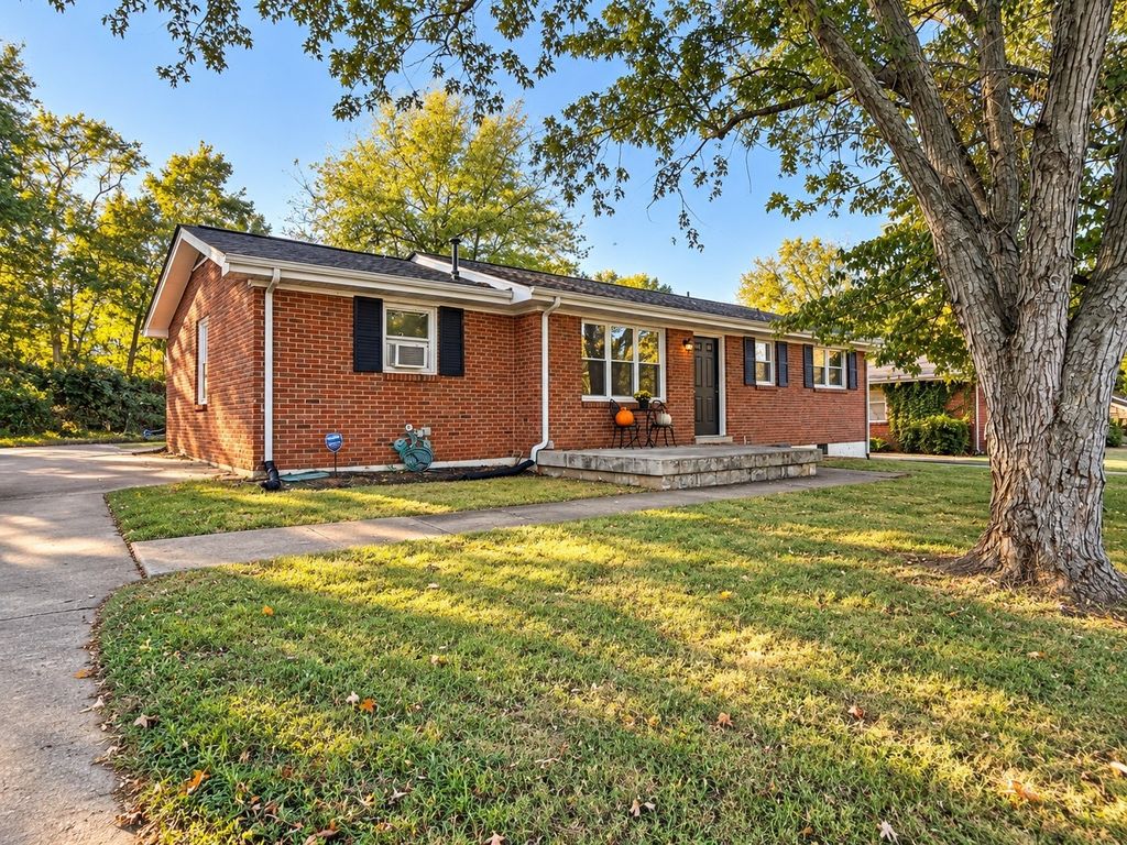 808 Glendale Dr, Clarksville