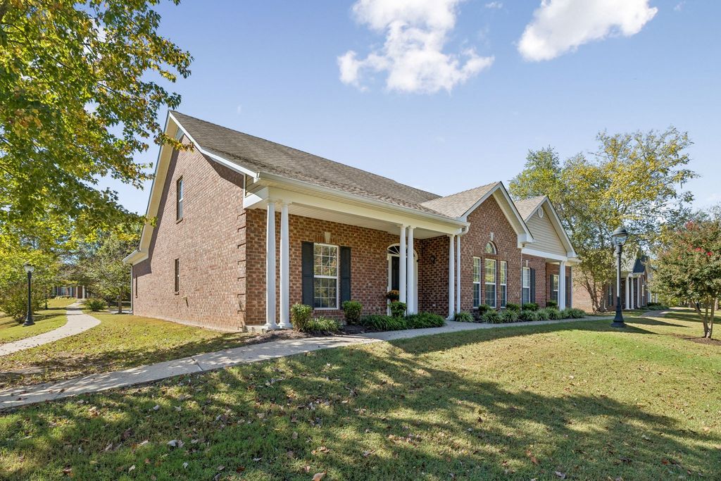 6 Hurd Ct, Lebanon