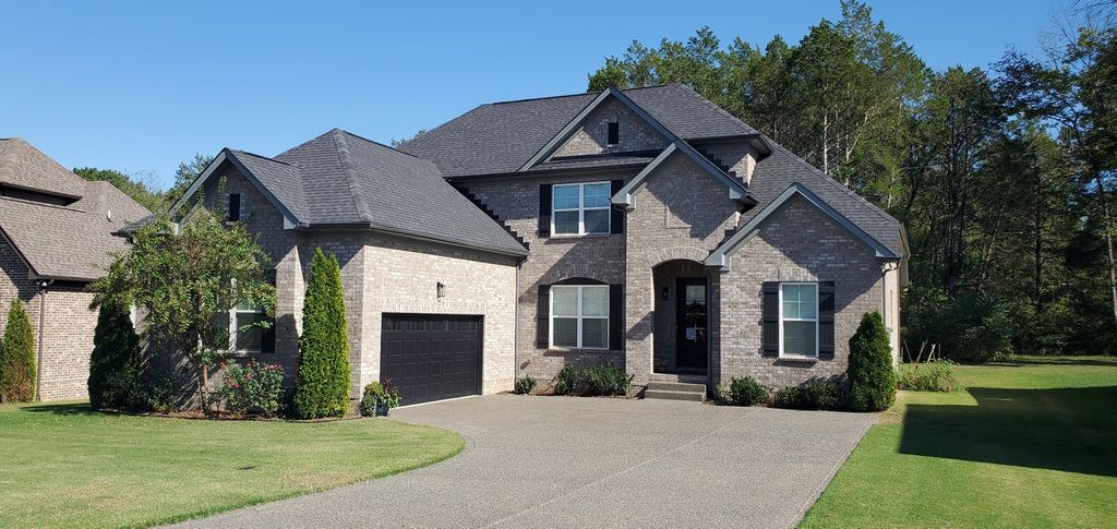 136 Watermill Ln, Lebanon