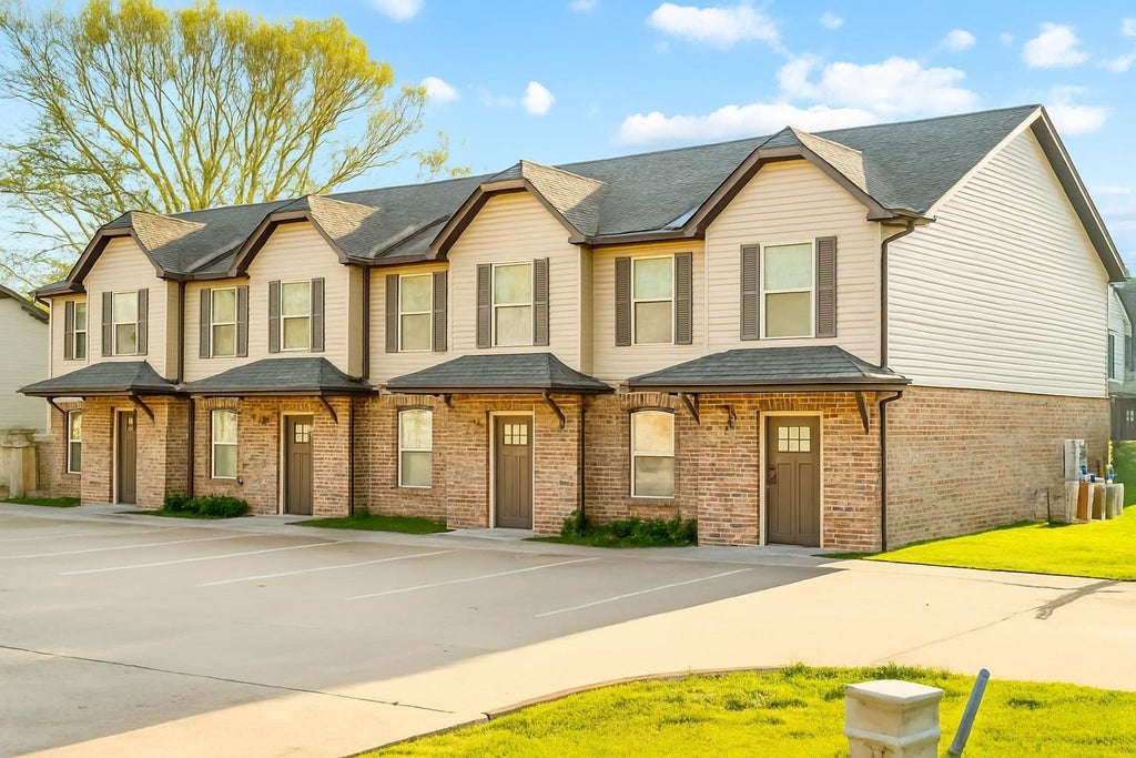 1760 Spring Water Dr, Clarksville