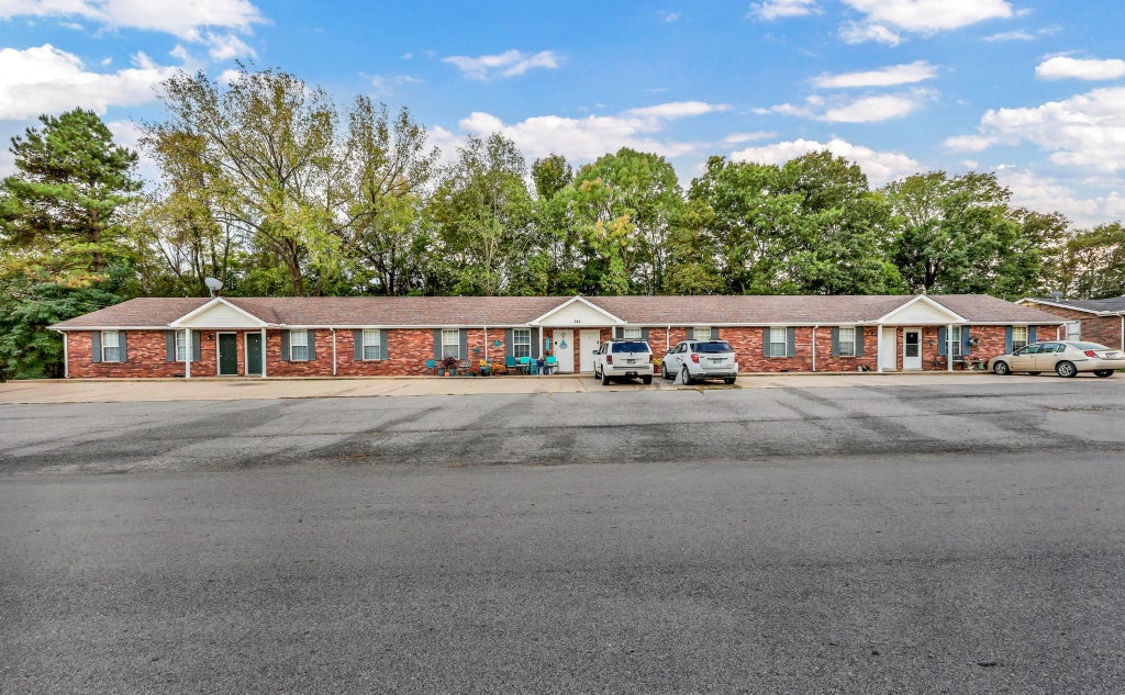 344 Dupuis Dr, Clarksville