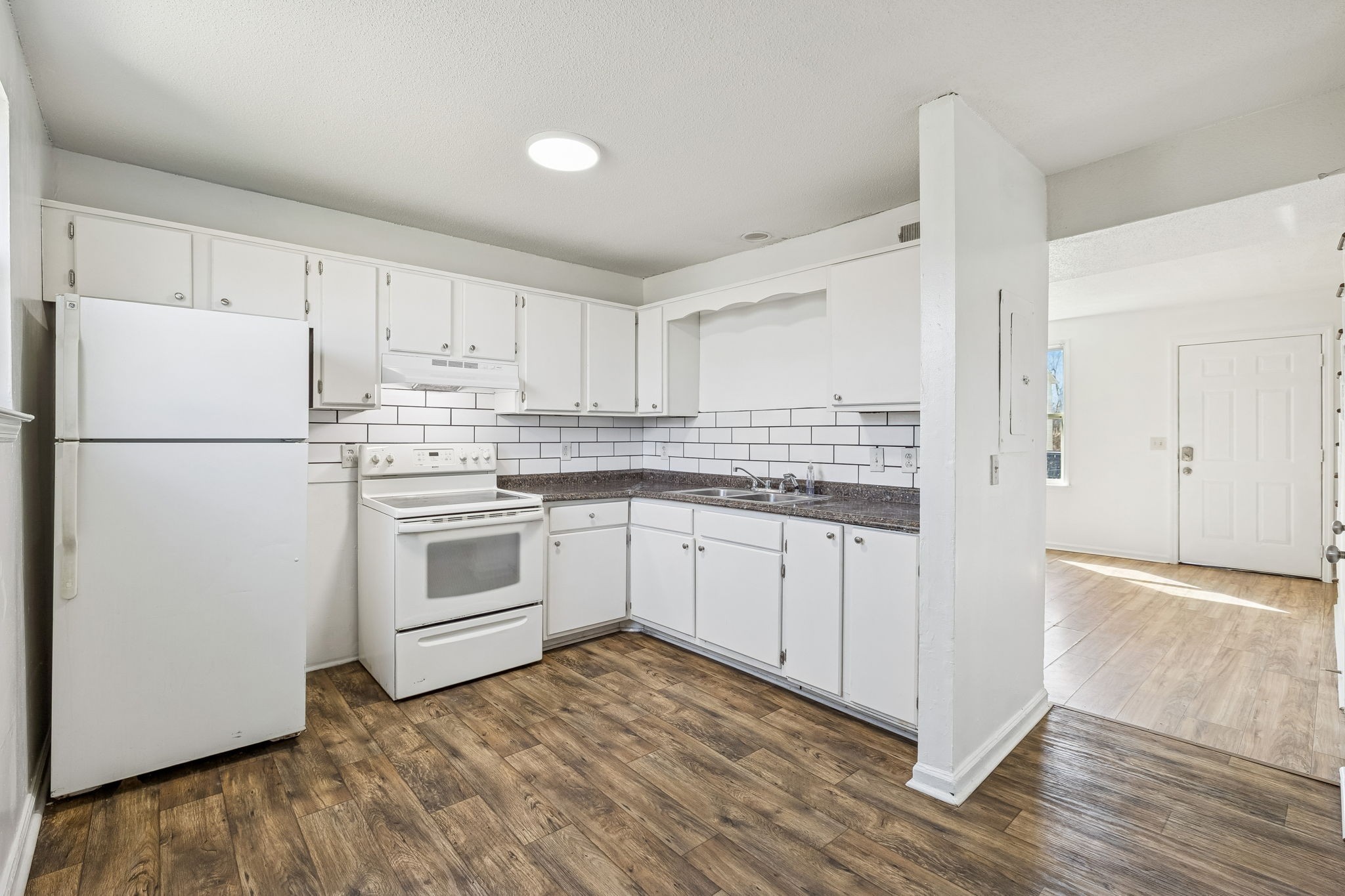 Photo of Listing #3304555