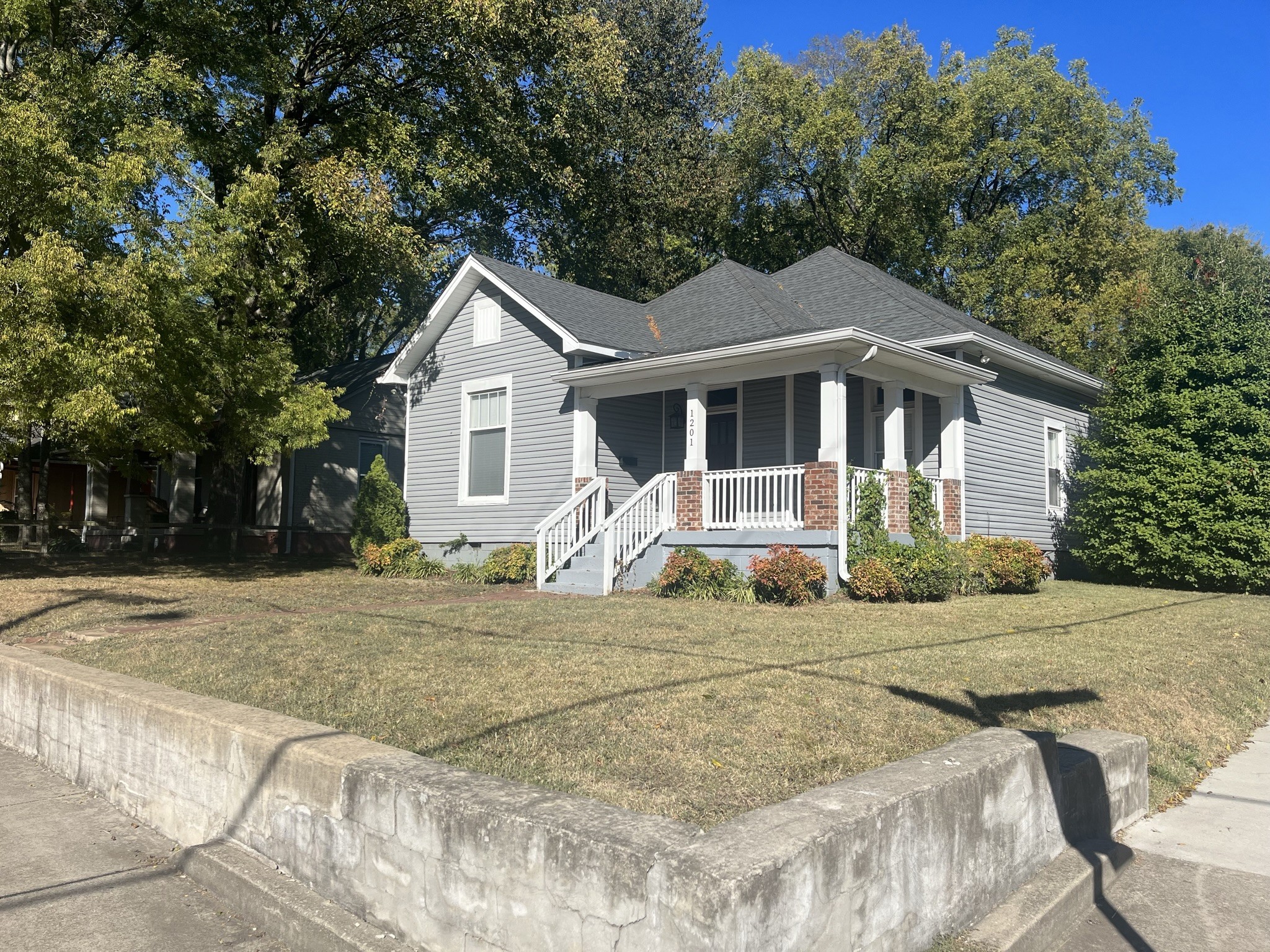 Photo of Listing #2484015