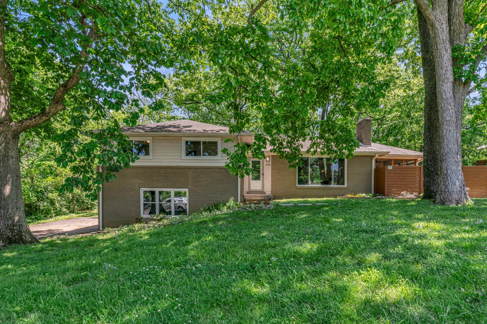 Photo of Listing #2885600