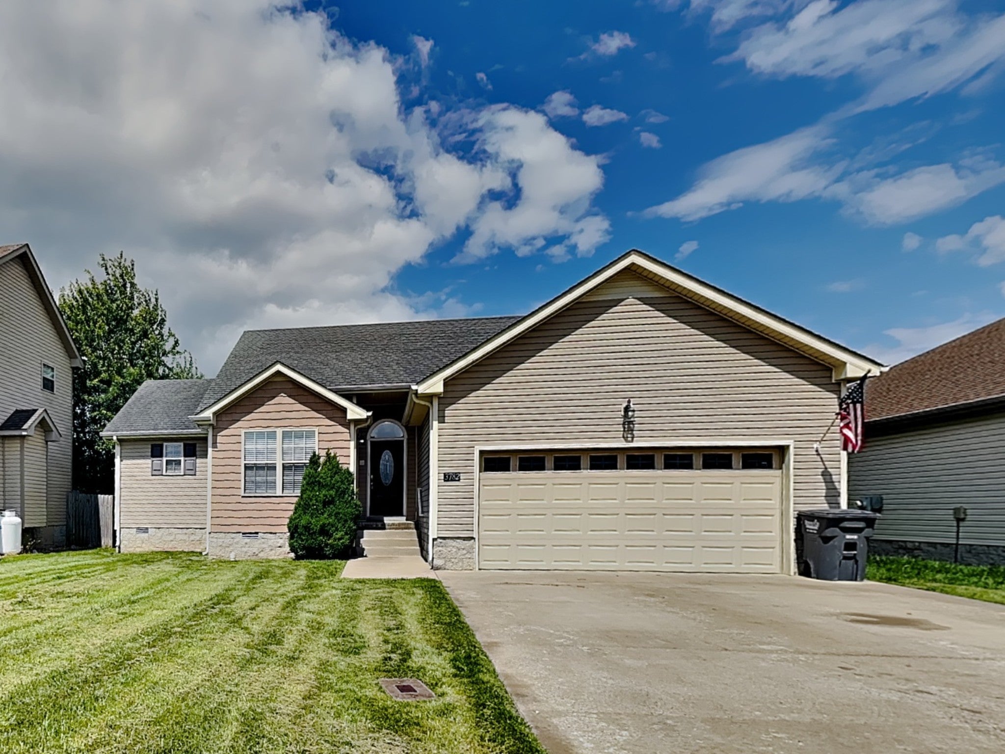 Photo of Listing #2900036