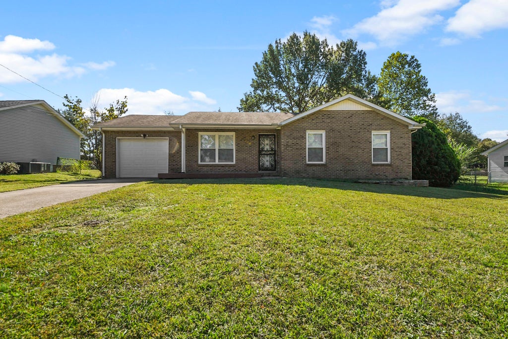 216 Bob White Drive, Clarksville