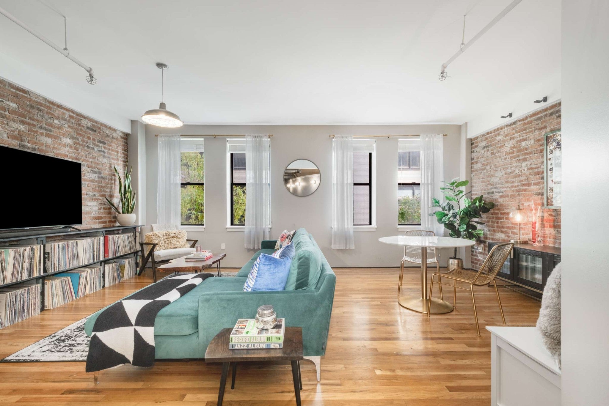 Photo of Listing #2990094