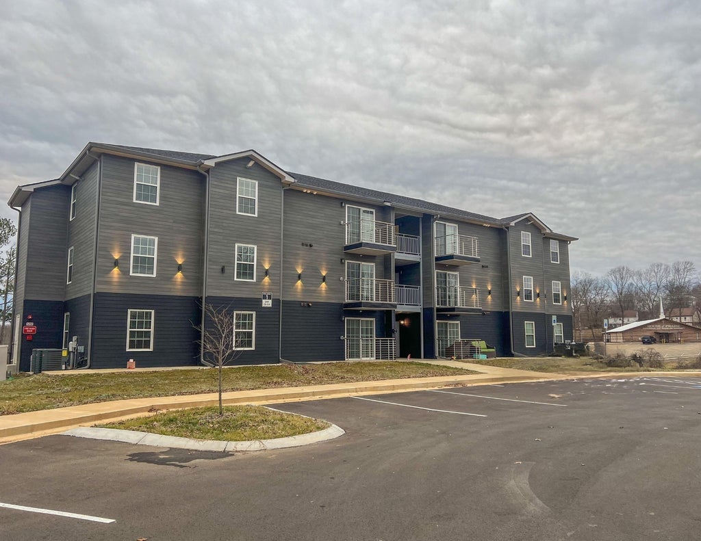 543 Peachers Mill Rd 114, Clarksville