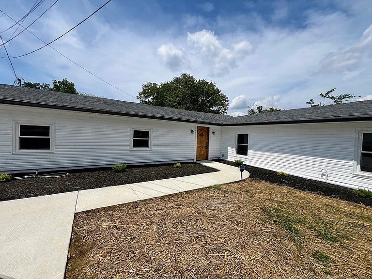 Home for sale in 994 Greenwood Ave Clarksville, TN