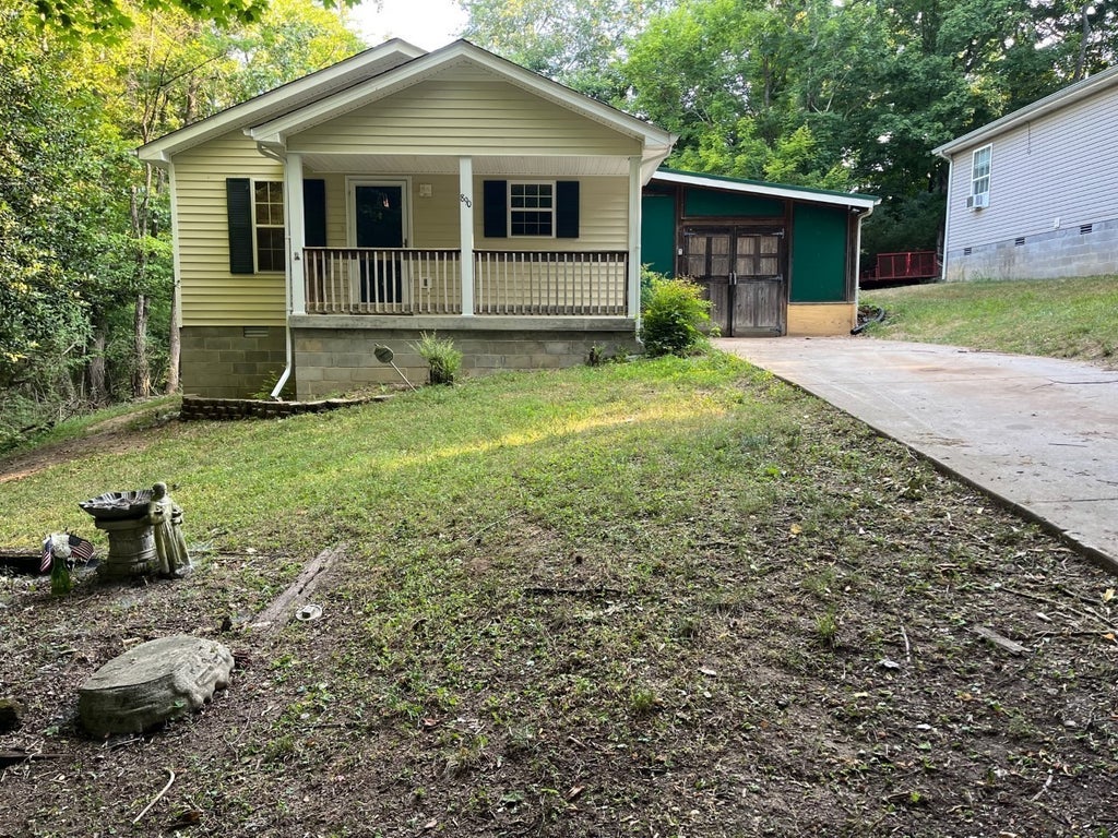 890 Locust Dr, Clarksville