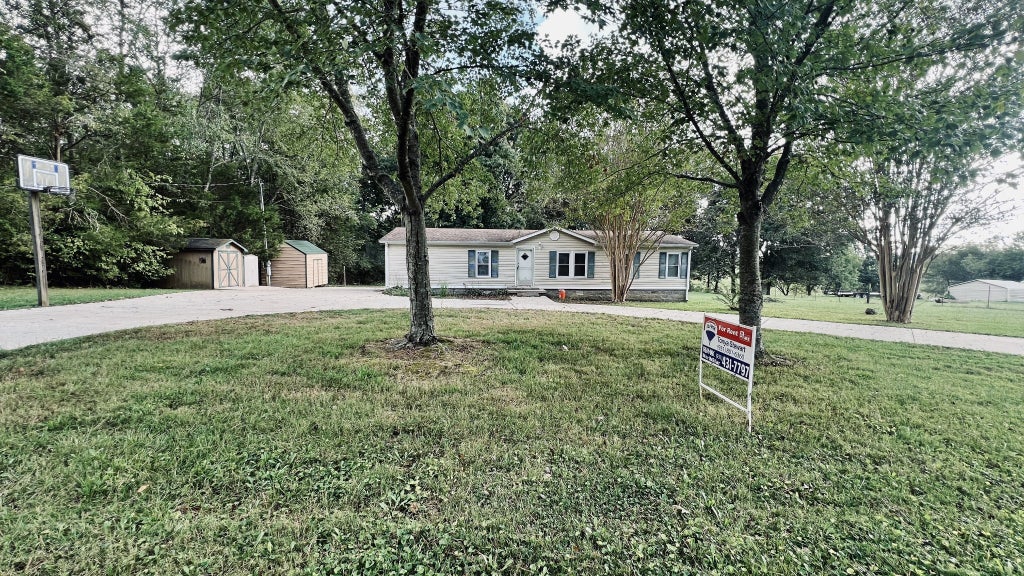 810 Hadley Rd, Clarksville