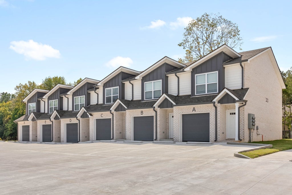 315 Longshadow Trl A, Clarksville