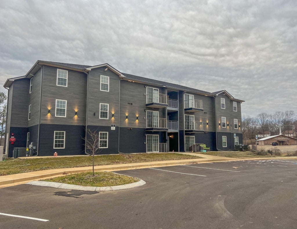 543 Peachers Mill Rd 211, Clarksville