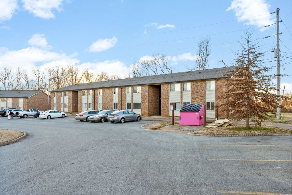 225 Clara Dr 3h, Pembroke