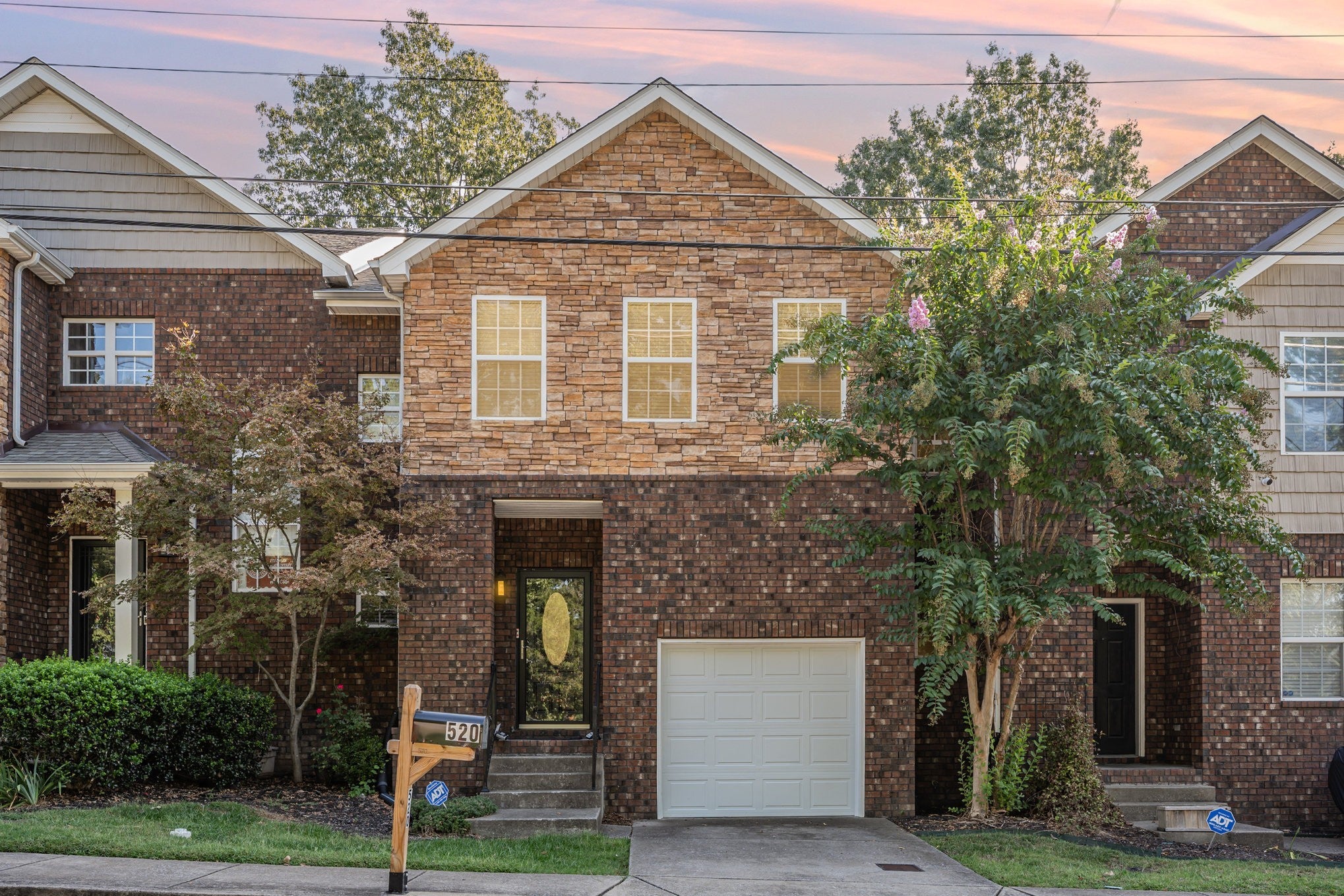 Photo of Listing #3037270