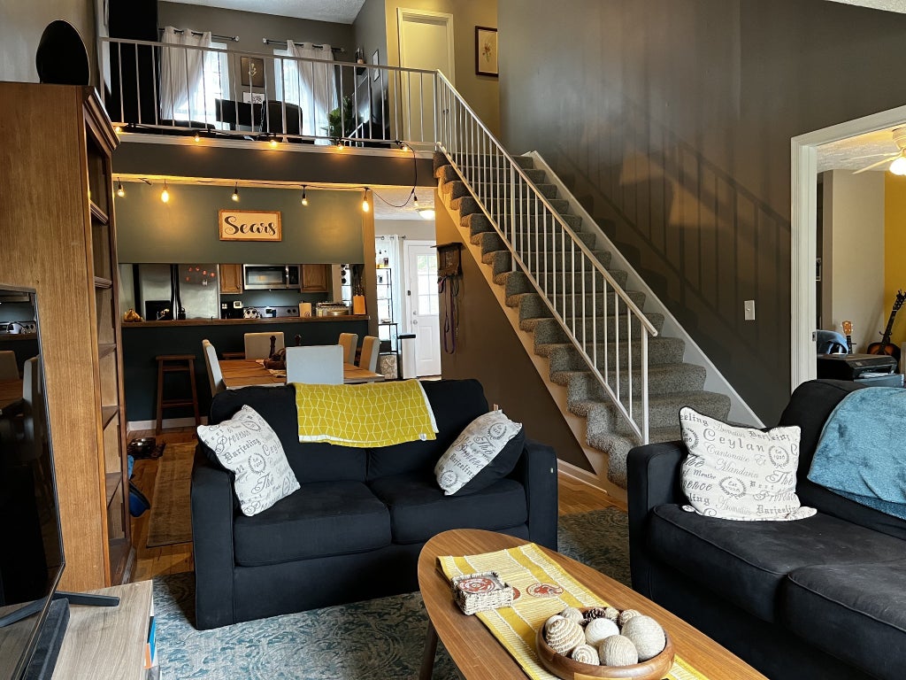 310 Rachels Ct E, Hermitage