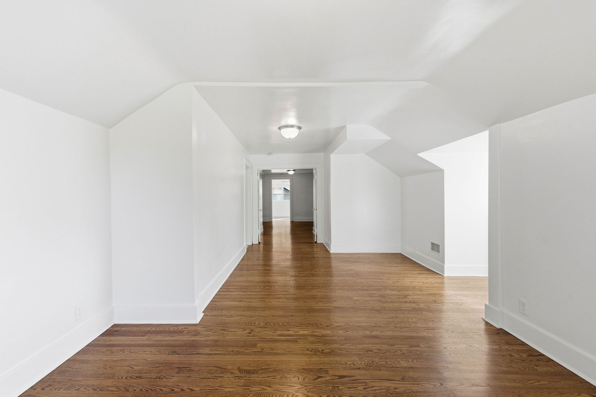 Photo of Listing #3045053