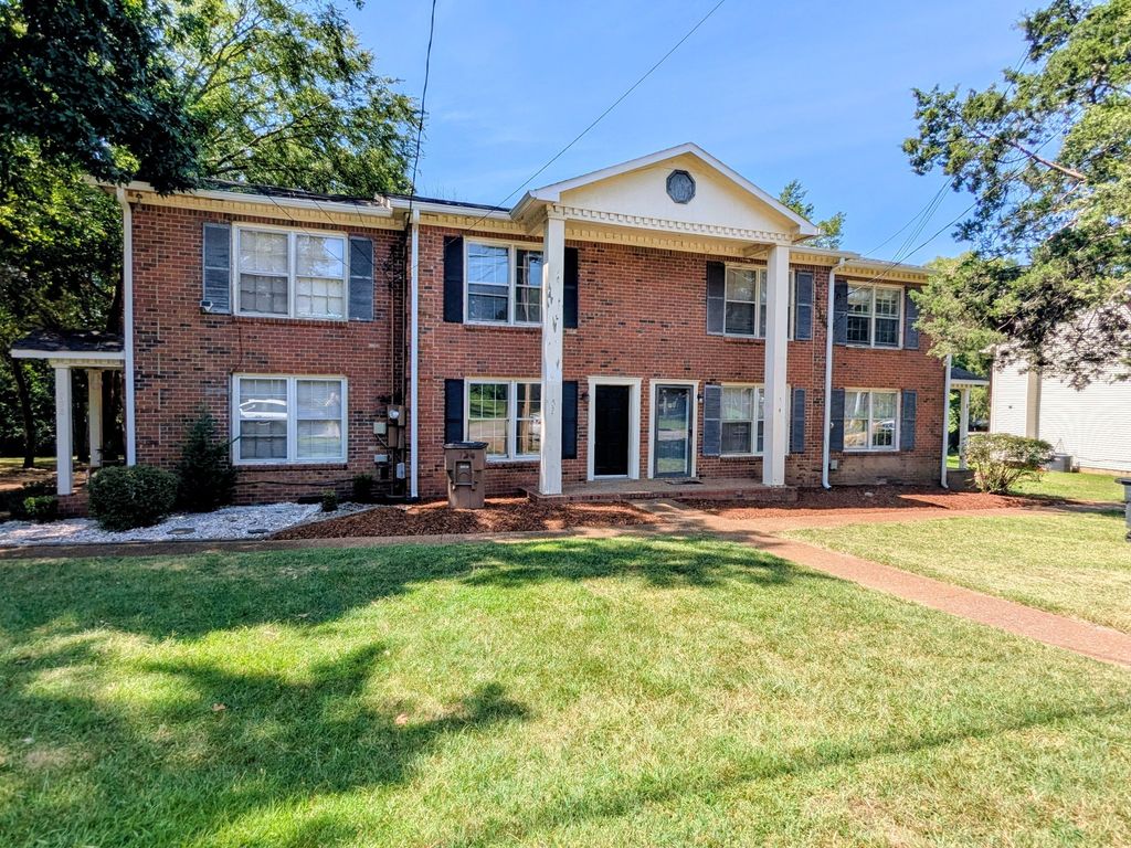 736 Holder Dr, Nashville