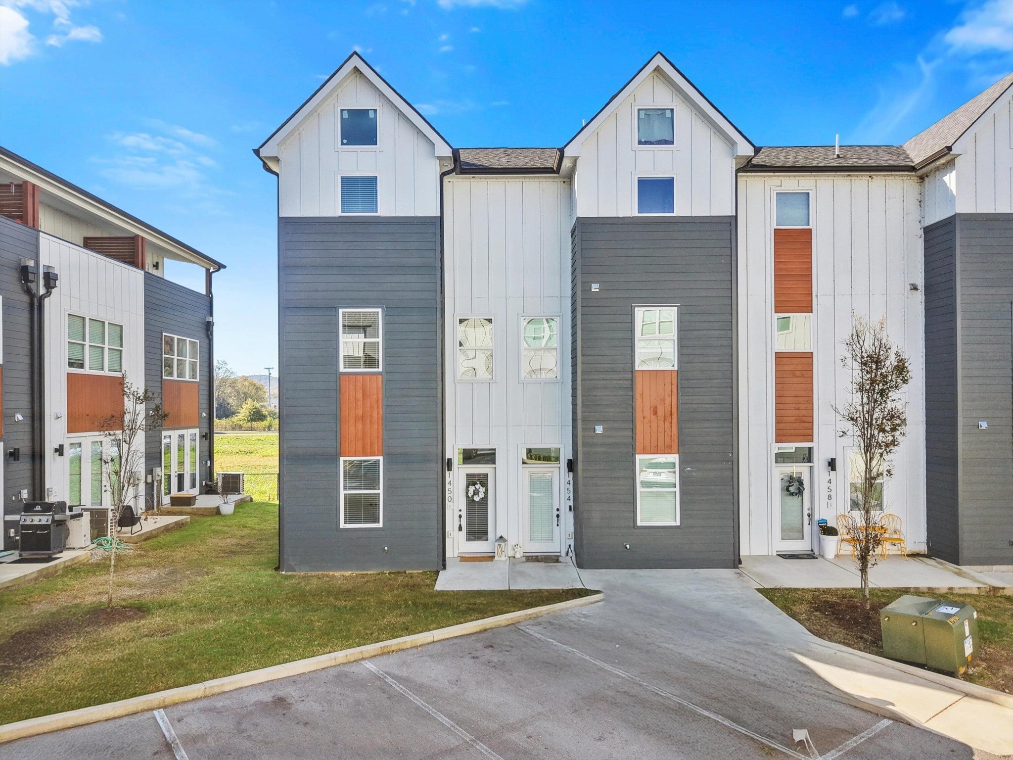 Photo of Listing #3048054