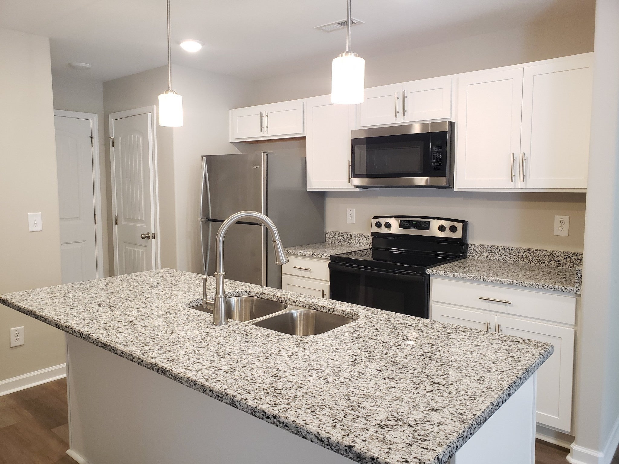 Photo of Listing #3048055