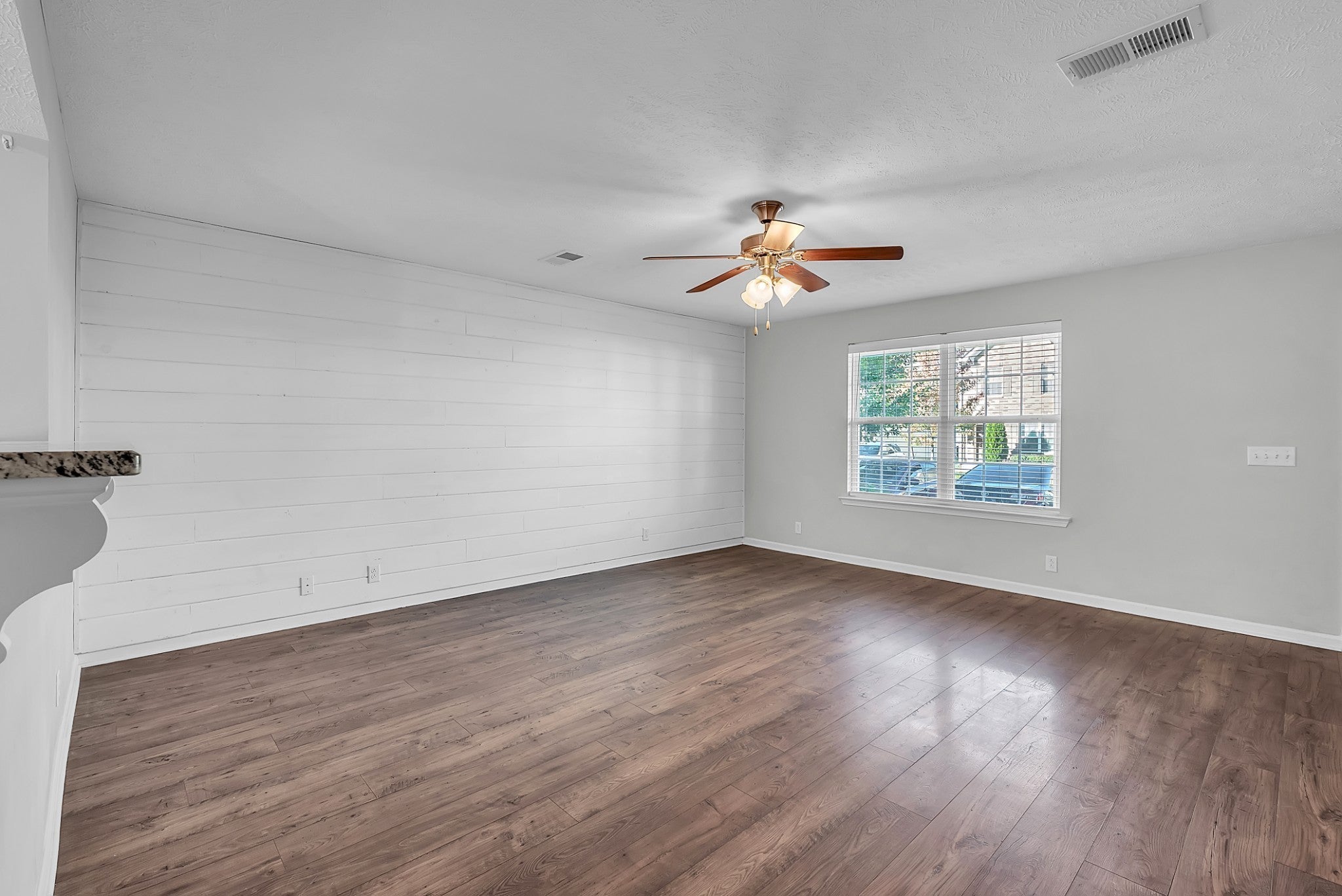 Photo of Listing #3049529