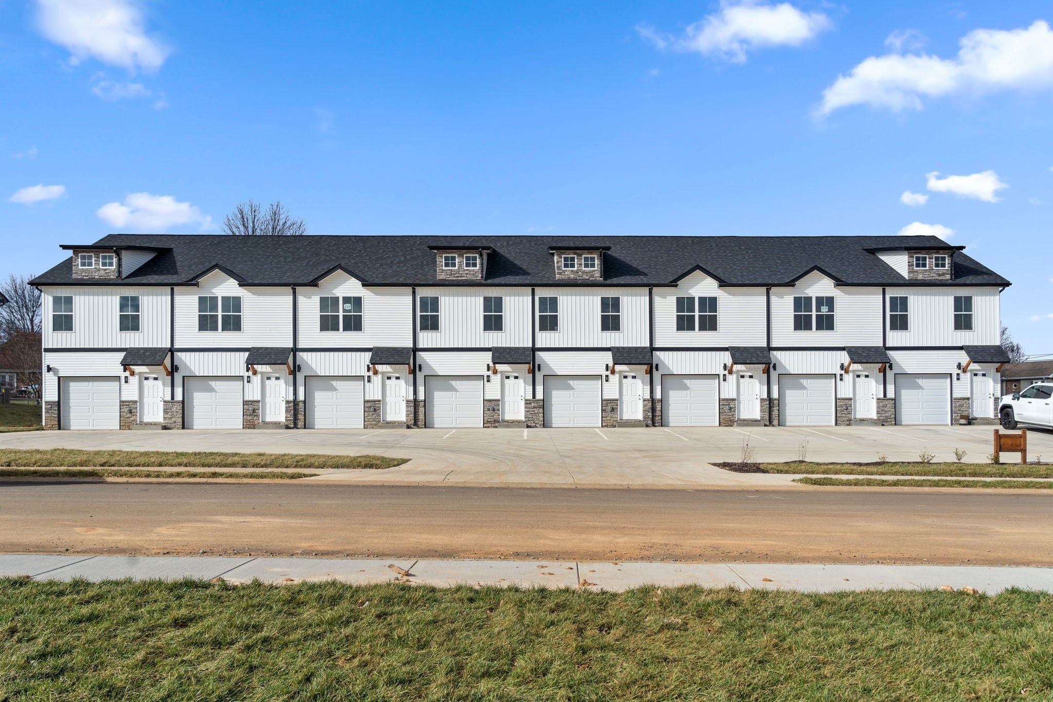 Photo of Listing #3049949