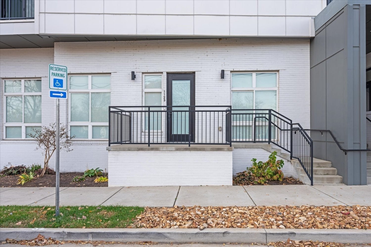 Photo of Listing #3057861