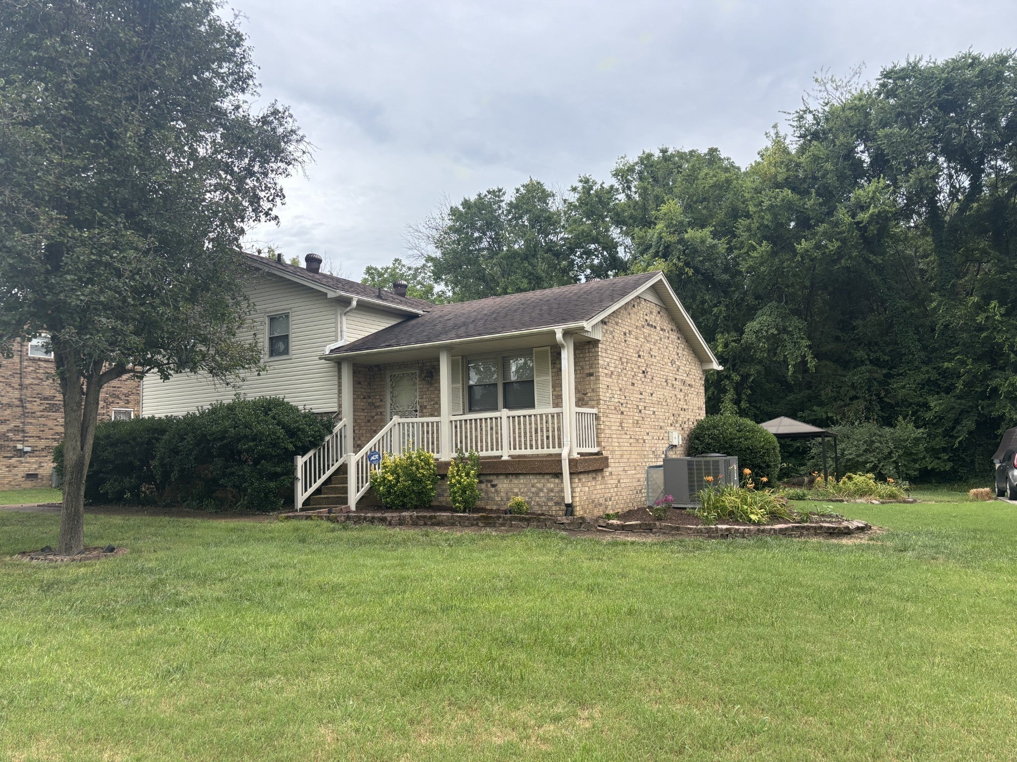 Photo of Listing #3058179