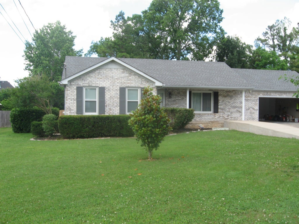 427 Whitney Dr, Smyrna