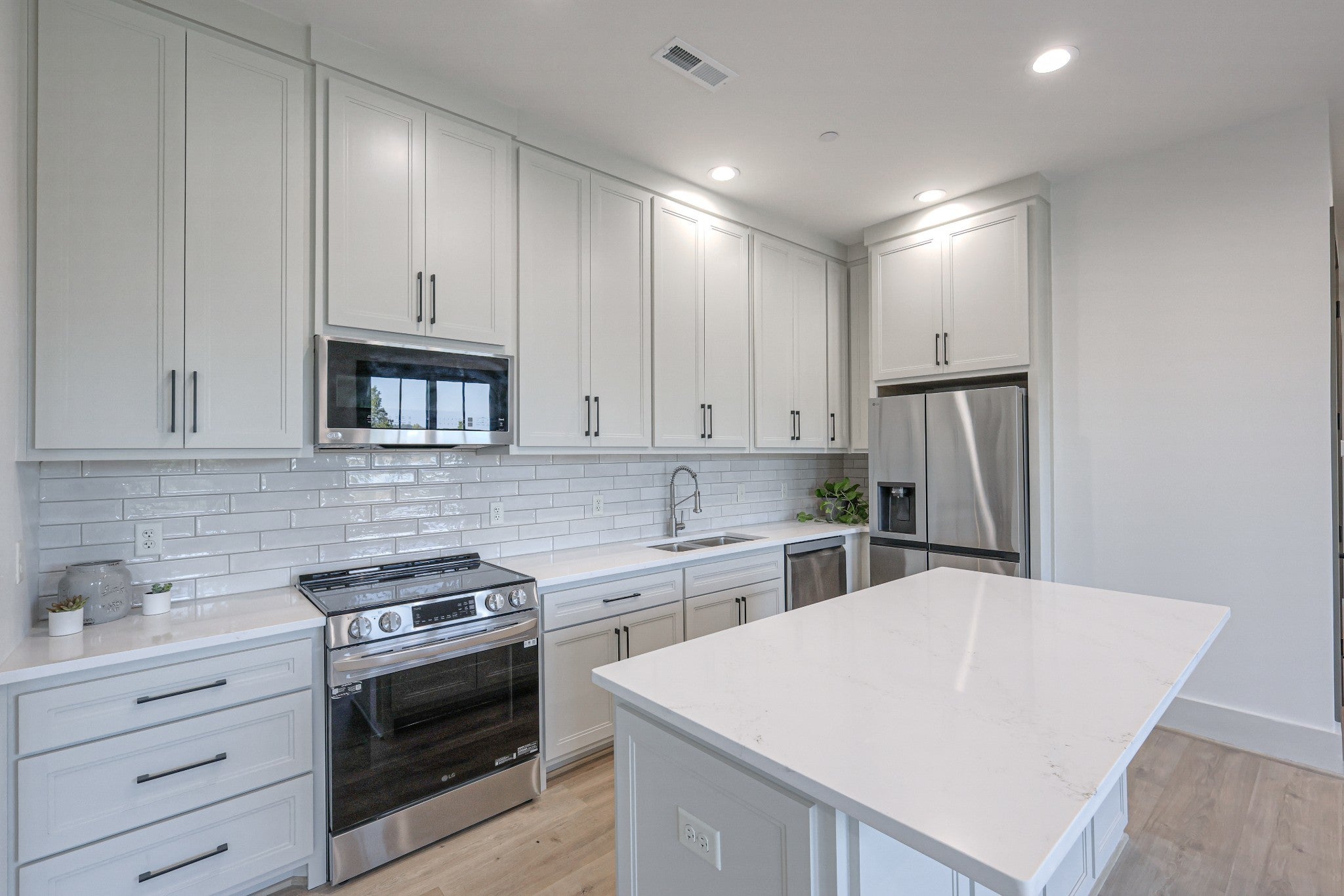 Photo of Listing #3072435