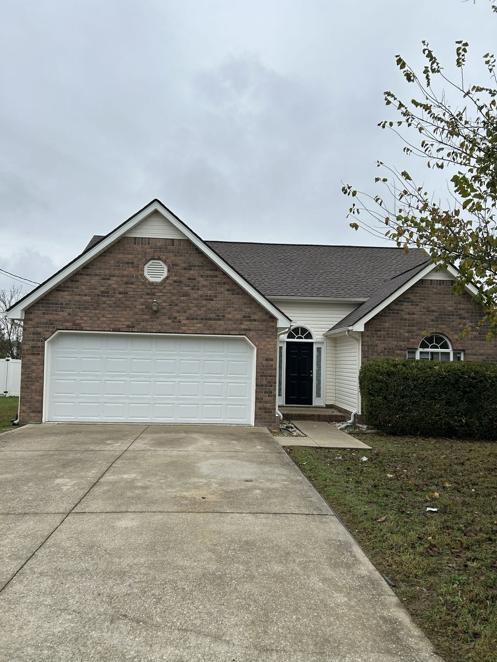 323 Clearlake Dr, La Vergne