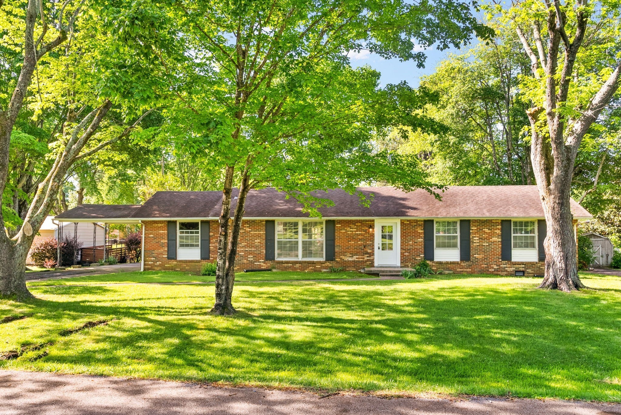 Photo for MLS 3098202 in 2120 Fleming Rd Clarksville, TN - 37043